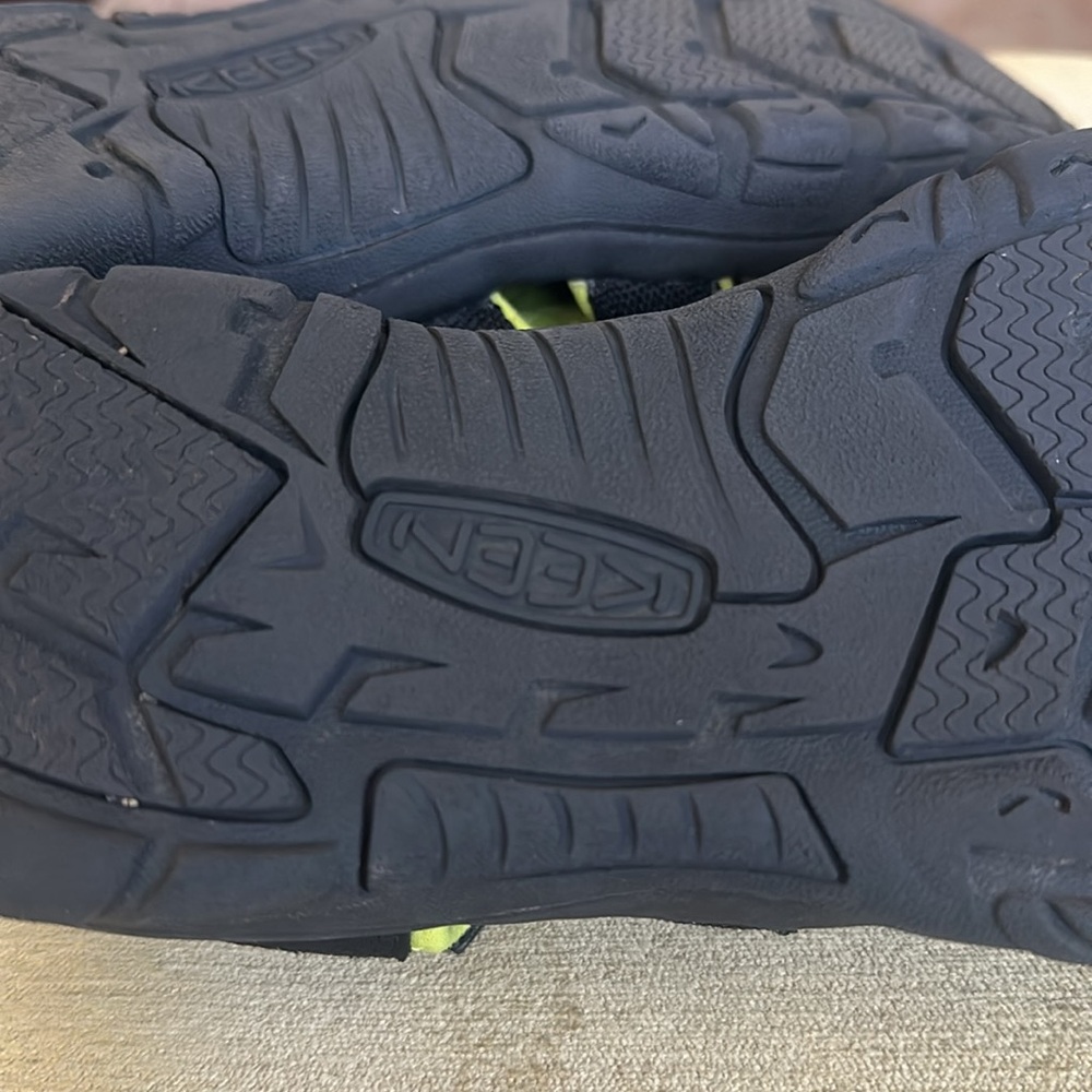 KEEN Women's Whisper Closed Toe Sport Sandals Hiking Slip-on Shoes Size 38, US 6 - Picture 14 of 16